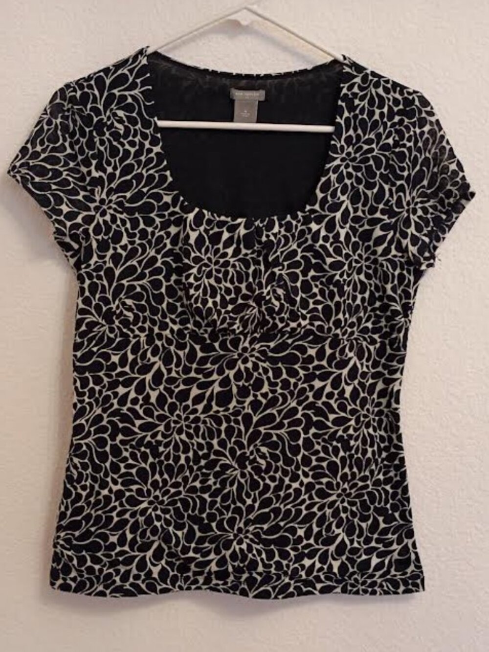 ANN TAYLOR WOMEN'S TOP NAVY BLUE CREAM CAP SLEEVE LINED GATHERED BODICE SIZE M